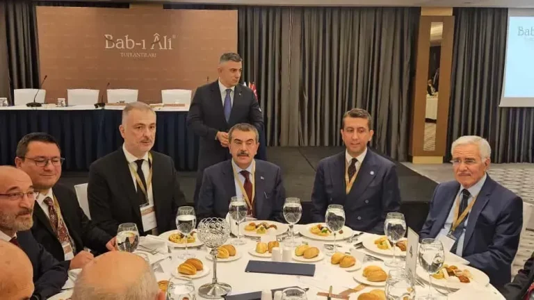 Eğitimde Yapay Zeka: Öğrenmeyi Zenginleştiren Yaklaşımlar