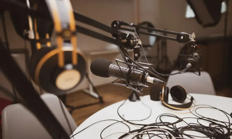 eğlence podcast tavsiyeleri: En popüler kanallar ve konular